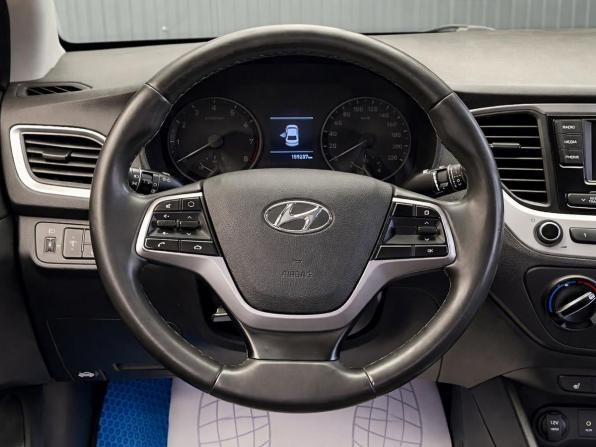 Hyundai Solaris II с пробегом 2017 года, цена 1 097 000 рублей, 159237 км, седан, Автокод Объявления