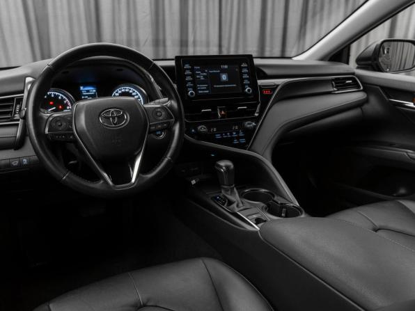 Toyota Camry VIII (XV70) Рестайлинг с пробегом 2021 года, цена 2 590 000 рублей, 241271 км, седан, Автокод Объявления