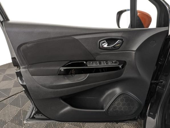 Renault Kaptur I с пробегом 2017 года, цена 1 290 000 рублей, 137553 км, внедорожник, Автокод Объявления