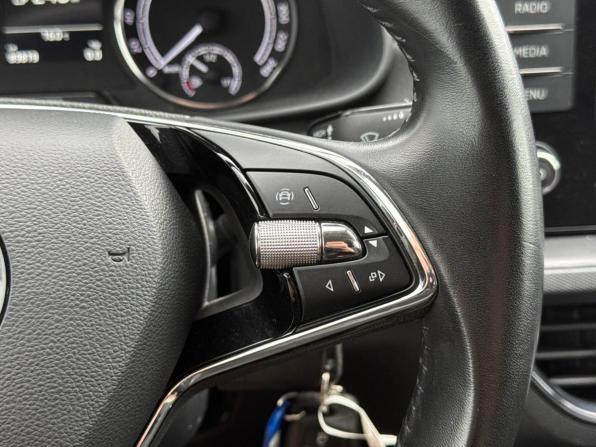 Skoda Rapid II с пробегом 2022 года, цена 1 620 000 рублей, 89819 км, лифтбек, Автокод Объявления