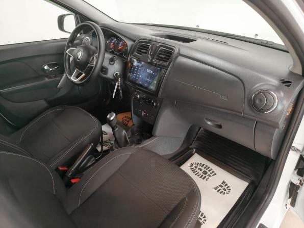 Renault Logan II Рестайлинг с пробегом 2020 года, цена 954 600 рублей, 42575 км, седан, Автокод Объявления