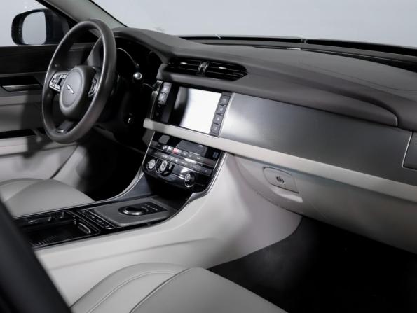 Jaguar XF II с пробегом 2017 года, цена 1 899 999 рублей, 92000 км, седан, Автокод Объявления