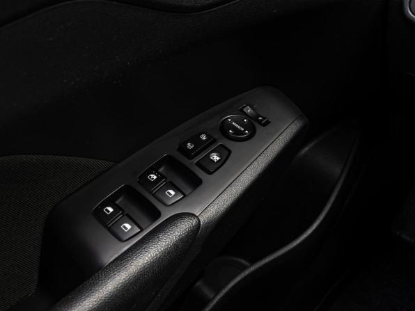 Hyundai Solaris II с пробегом 2017 года, цена 1 350 000 рублей, 108714 км, седан, Автокод Объявления