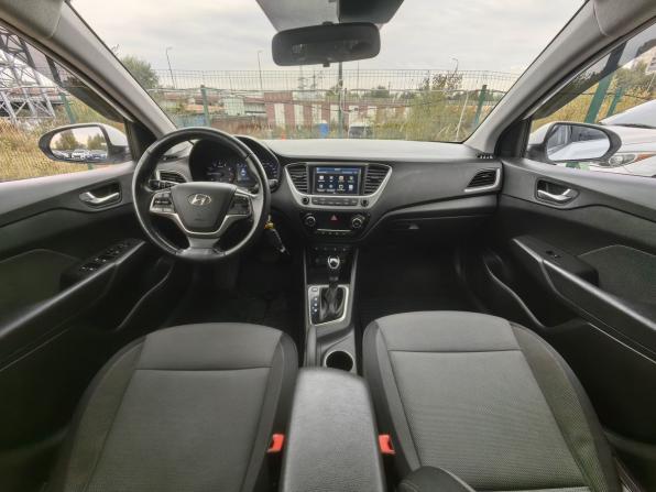 Hyundai Solaris II с пробегом 2018 года, цена 879 000 рублей, 236338 км, седан, Автокод Объявления