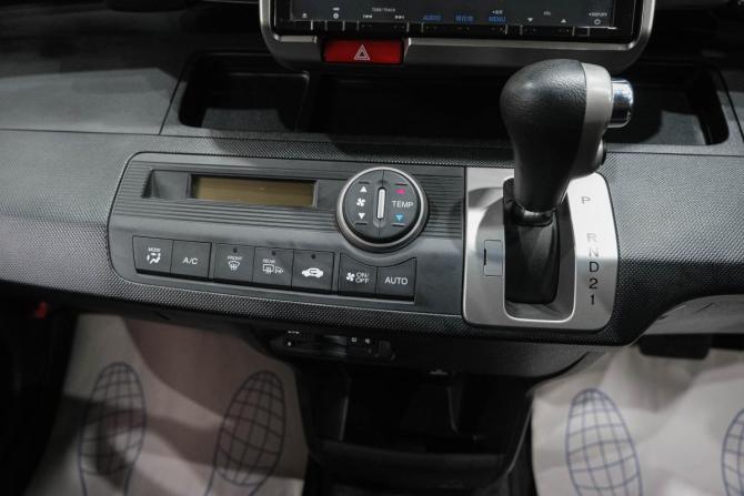 Honda Freed I Рестайлинг с пробегом 2013 года, цена 1 139 000 рублей, 201000 км, компактвэн, Автокод Объявления