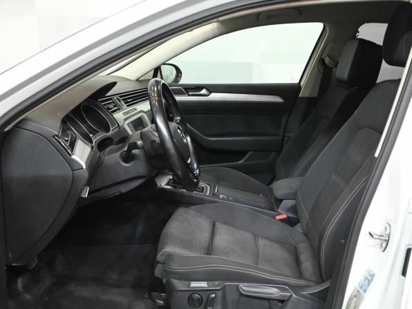 Volkswagen Passat B8 с пробегом 2015 года, цена 1 750 000 рублей, 150636 км, седан, Автокод Объявления