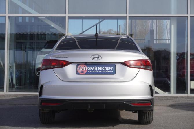 Hyundai Solaris II Рестайлинг с пробегом 2022 года, цена 1 678 000 рублей, 64376 км, седан, Автокод Объявления