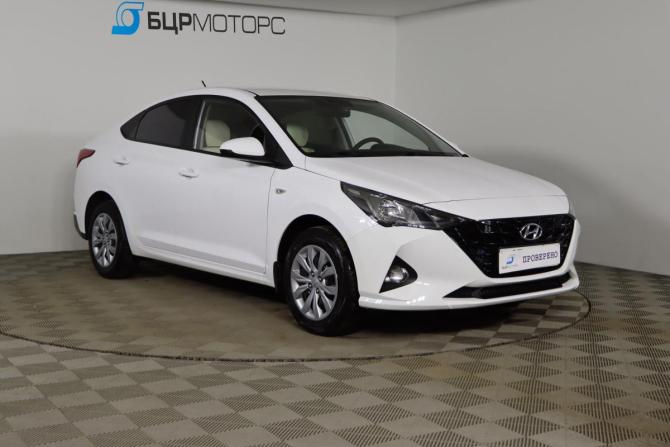 Hyundai Solaris II Рестайлинг с пробегом 2022 года, цена 1 699 990 рублей, 40469 км, седан, Автокод Объявления