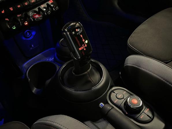 Mini Hatch III (F55/F56) Рестайлинг с пробегом 2021 года, цена 3 878 000 рублей, 23666 км, хэтчбек, Автокод Объявления