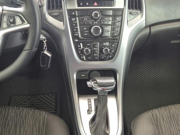 Opel Astra J Рестайлинг с пробегом 2013 года, цена 799 000 рублей, 213565 км, универсал, Автокод Объявления