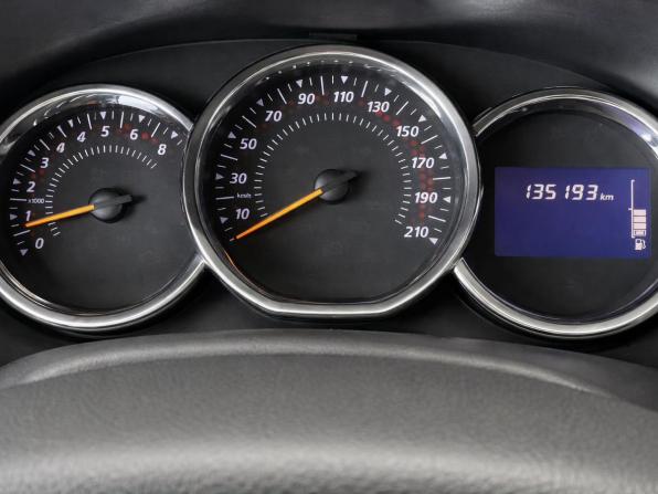 Renault Sandero II с пробегом 2015 года, цена 787 000 рублей, 135193 км, хэтчбек, Автокод Объявления