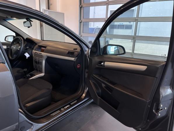 Opel Astra H Рестайлинг с пробегом 2008 года, цена 362 000 рублей, 301085 км, седан, Автокод Объявления