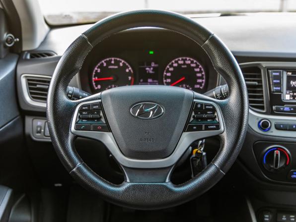 Hyundai Solaris II с пробегом 2017 года, цена 1 038 000 рублей, 188282 км, седан, Автокод Объявления