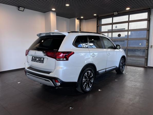 Mitsubishi Outlander III Рестайлинг 3 с пробегом 2022 года, цена 2 990 000 рублей, 46782 км, внедорожник, Автокод Объявления