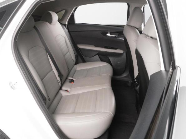 Kia K3 II (China Market) Рестайлинг с пробегом 2024 года, цена 2 354 000 рублей, 19733 км, седан, Автокод Объявления