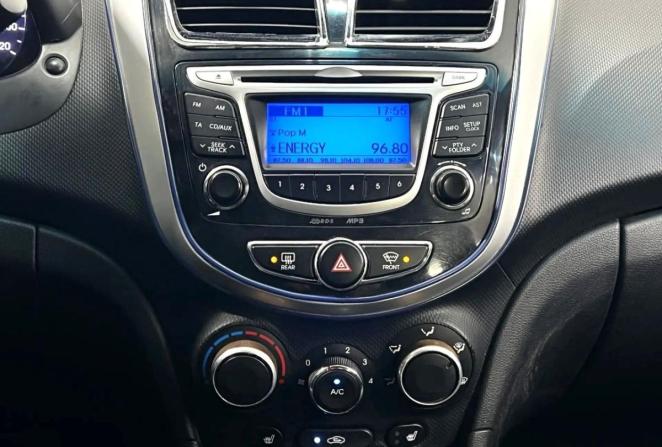 Hyundai Solaris I с пробегом 2013 года, цена 950 000 рублей, 118972 км, хэтчбек, Автокод Объявления