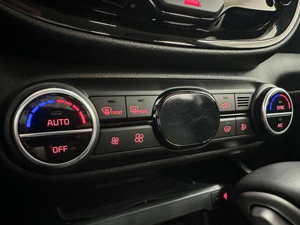 Kia Soul III Рестайлинг с пробегом 2022 года, цена 2 275 000 рублей, 49730 км, хэтчбек, Автокод Объявления