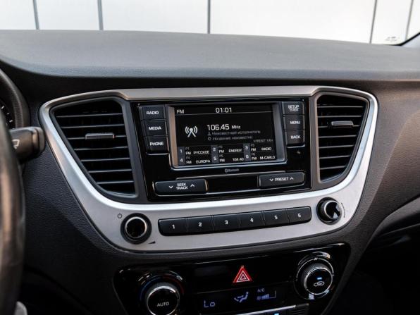 Hyundai Solaris II с пробегом 2017 года, цена 1 150 000 рублей, 111032 км, седан, Автокод Объявления