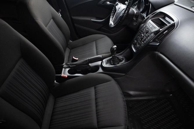 Opel Astra J Рестайлинг с пробегом 2013 года, цена 649 000 рублей, 206000 км, хэтчбек, Автокод Объявления