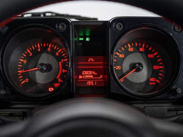Suzuki Jimny III Рестайлинг 2 с пробегом 2018 года, цена 1 400 000 рублей, 108064 км, внедорожник, Автокод Объявления
