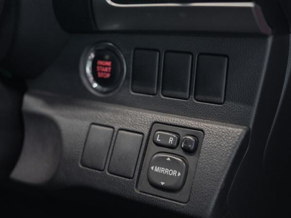 Toyota Ractis II с пробегом 2011 года, цена 975 000 рублей, 133919 км, хэтчбек, Автокод Объявления