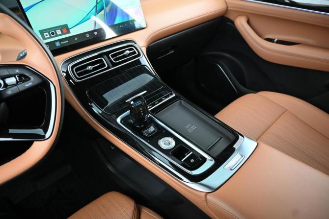 Geely Atlas II с пробегом 2025 года, цена 2 899 000 рублей, 8829 км, внедорожник, Автокод Объявления