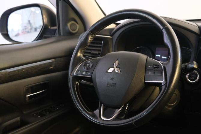 Mitsubishi Outlander III Рестайлинг 2 с пробегом 2017 года, цена 1 999 000 рублей, 112000 км, внедорожник, Автокод Объявления