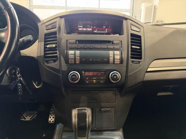 Mitsubishi Pajero IV Рестайлинг 1 с пробегом 2012 года, цена 1 680 000 рублей, 323162 км, внедорожник, Автокод Объявления