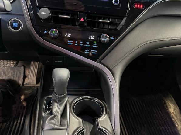 Toyota Camry VIII (XV70) Рестайлинг с пробегом 2021 года, цена 2 830 000 рублей, 142381 км, седан, Автокод Объявления