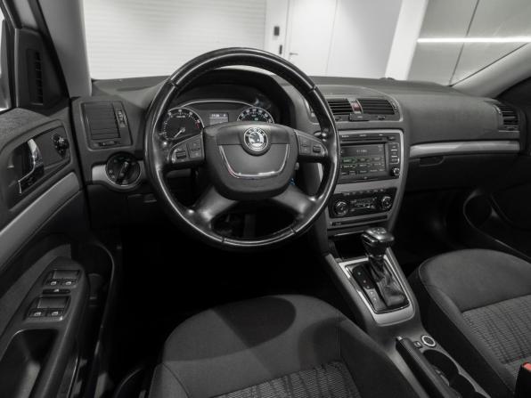 Skoda Octavia II (A5) Рестайлинг с пробегом 2012 года, цена 870 000 рублей, 258034 км, лифтбек, Автокод Объявления