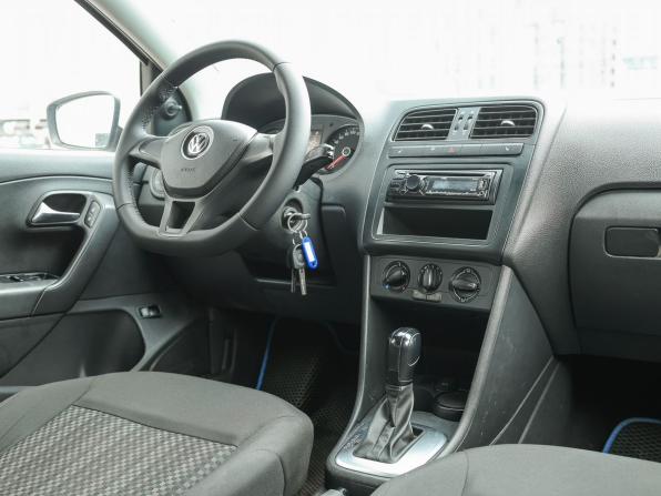 Volkswagen Polo V Рестайлинг с пробегом 2017 года, цена 949 000 рублей, 128537 км, седан, Автокод Объявления