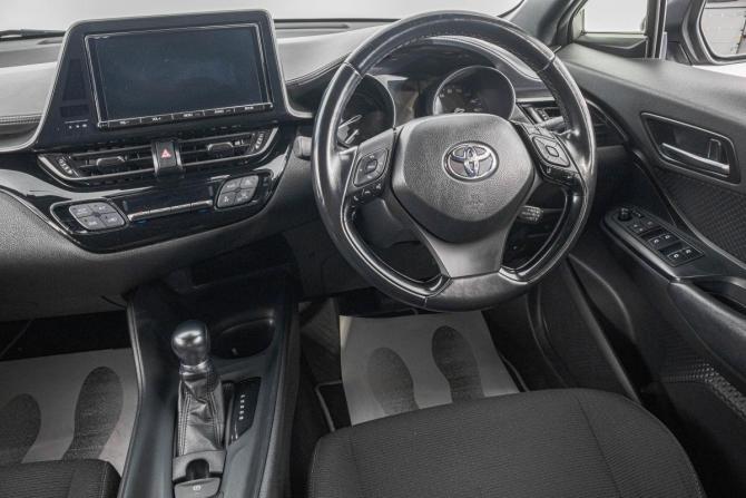 Toyota C-HR I с пробегом 2018 года, цена 1 899 000 рублей, 119300 км, внедорожник, Автокод Объявления