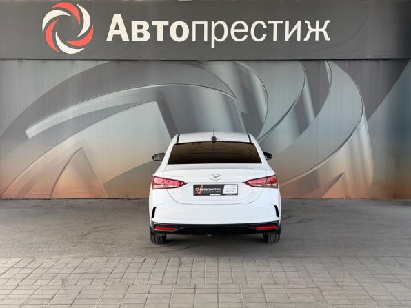 Hyundai Solaris II Рестайлинг с пробегом 2021 года, цена 1 369 000 рублей, 117488 км, седан, Автокод Объявления
