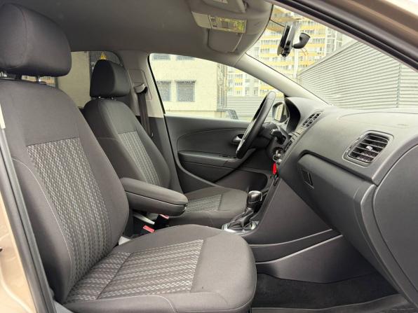 Volkswagen Polo V Рестайлинг с пробегом 2016 года, цена 945 000 рублей, 116000 км, седан, Автокод Объявления