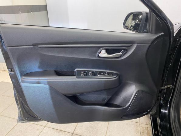 Kia Rio IV Рестайлинг с пробегом 2021 года, цена 1 459 000 рублей, 131272 км, седан, Автокод Объявления