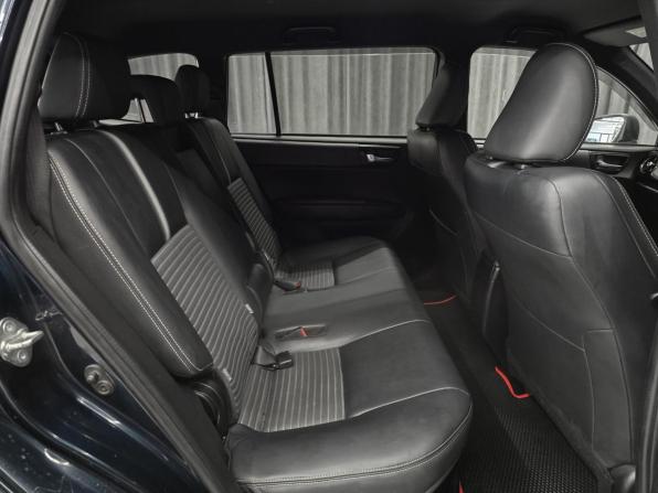 Toyota Corolla XI (E160 E170) Рестайлинг 2 с пробегом 2018 года, цена 1 190 000 рублей, 240000 км, универсал, Автокод Объявления