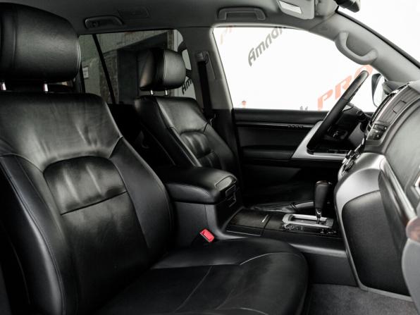 Toyota Land Cruiser 200 Series Рестайлинг 1 с пробегом 2012 года, цена 3 490 000 рублей, 196928 км, внедорожник, Автокод Объявления