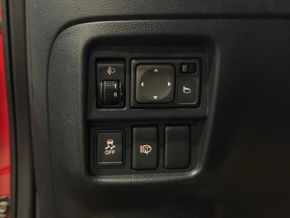 Nissan Juke I с пробегом 2012 года, цена 800 000 рублей, 301381 км, внедорожник, Автокод Объявления