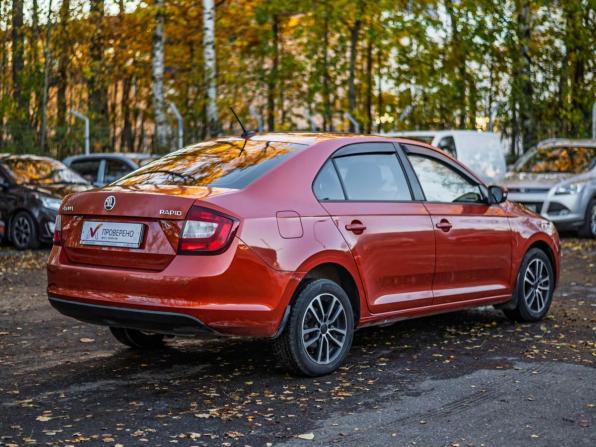 Skoda Rapid I Рестайлинг с пробегом 2018 года, цена 950 000 рублей, 216484 км, лифтбек, Автокод Объявления