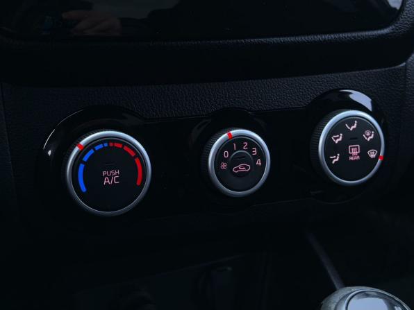 Kia Rio III Рестайлинг с пробегом 2015 года, цена 949 000 рублей, 142233 км, седан, Автокод Объявления