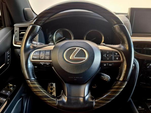 Lexus LX III Рестайлинг 2 с пробегом 2018 года, цена 10 590 000 рублей, 84670 км, внедорожник, Автокод Объявления