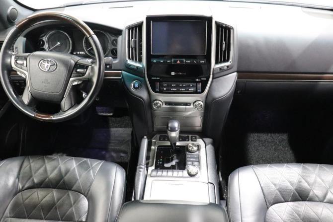 Toyota Land Cruiser 200 Series Рестайлинг 2 с пробегом 2017 года, цена 7 950 000 рублей, 101832 км, внедорожник, Автокод Объявления