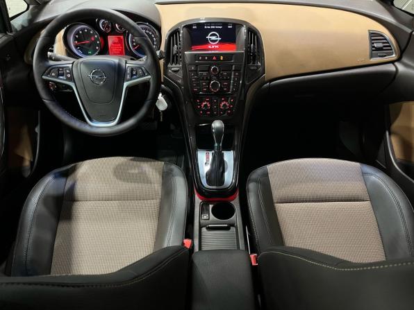 Opel Astra J Рестайлинг с пробегом 2015 года, цена 875 000 рублей, 132470 км, хэтчбек, Автокод Объявления