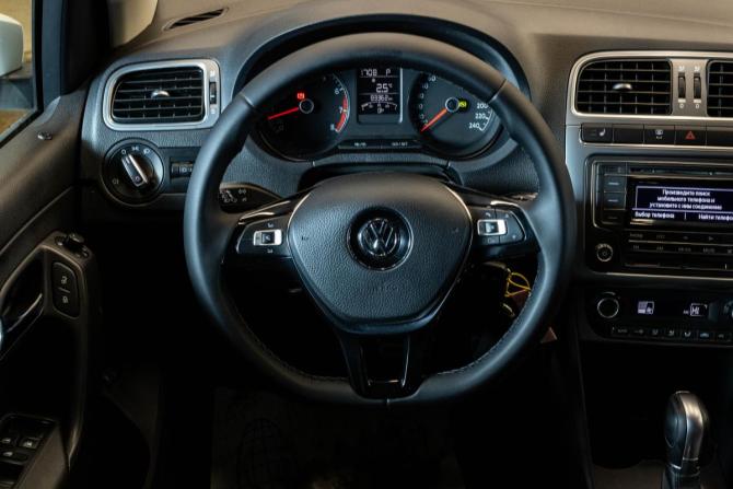 Volkswagen Polo V Рестайлинг с пробегом 2016 года, цена 1 329 000 рублей, 83362 км, седан, Автокод Объявления