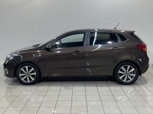 Kia Rio III Рестайлинг с пробегом 2015 года, цена 1 102 000 рублей, 68137 км, хэтчбек, Автокод Объявления