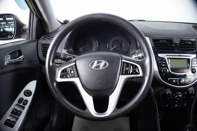 Hyundai Solaris I с пробегом 2013 года, цена 569 000 рублей, 318000 км, седан, Автокод Объявления