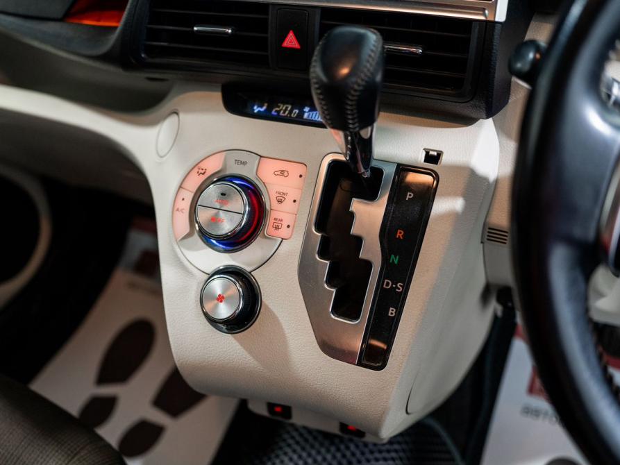 Toyota Sienta II Иркутск  - изображение 15