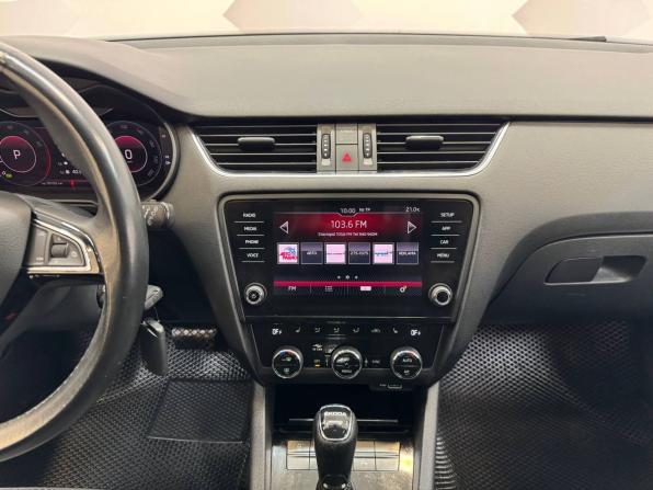 Skoda Octavia III (A7) Рестайлинг с пробегом 2019 года, цена 1 699 000 рублей, 124092 км, лифтбек, Автокод Объявления