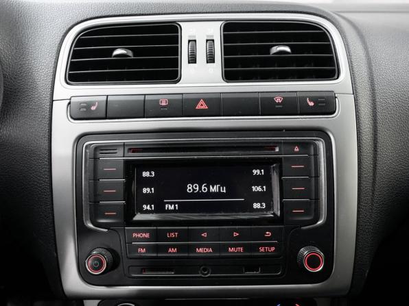 Volkswagen Polo V Рестайлинг с пробегом 2016 года, цена 850 000 рублей, 235000 км, седан, Автокод Объявления