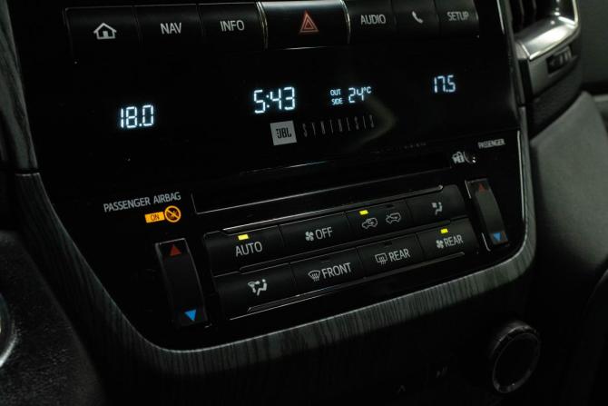 Toyota Land Cruiser 200 Series Рестайлинг 2 с пробегом 2015 года, цена 4 789 000 рублей, 324353 км, внедорожник, Автокод Объявления